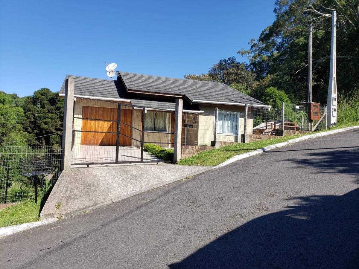 Linda casa proximo ao portico de gramado Gramado Exterior foto